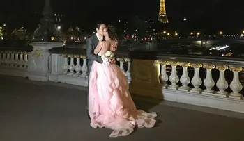 Por qué las parejas chinas visitan París antes de casarse