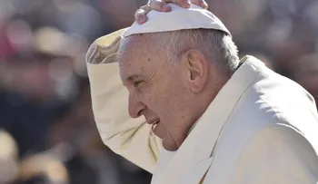 Cardenales se rebelan ante el papa Francisco y lo acusan de hereje