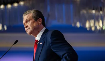 Candidato republicano en Georgia enfrenta demanda por presunta explotación de enfermeras inmigrantes