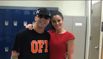  Wisin y Dayanara Torres entregan donativo de instrumentos en escuela de Miami 