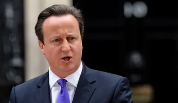 Cameron apoyará que Reino Unido empiece a bombardear a ISIS