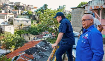 Ministro Paliza y alcaldesa Mejía unen esfuerzos en favor de familias afectadas por las lluvias