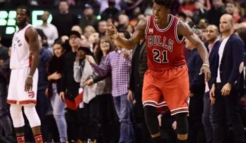 Jimmy Butler rompe récord de Michael Jordan y Bulls superan a Raptors