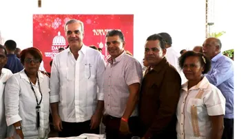 Abinader lanzó "Navidad 360" con más de 15 millones de raciones navideñas