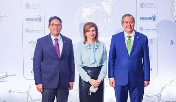 Ministro de Medio Ambiente pide al empresariado aprovechar lucha contra el cambio climático para promover acciones sostenibles en el país