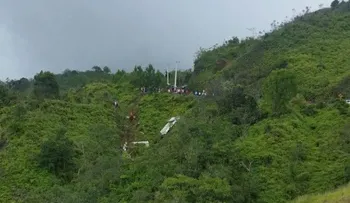 Un hombre muere tras caer camión a precipicio en carretera Casabito-Constanza