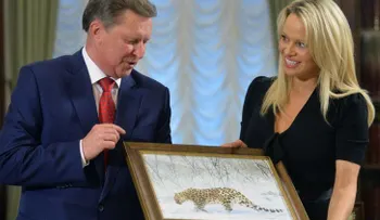 Pamela Anderson visita el Kremlin para dar consejos sobre la protección de la fauna