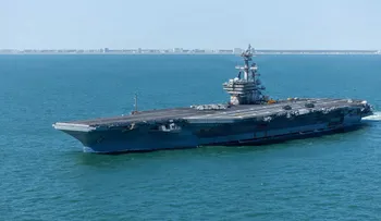 EE.UU. envía portaaviones USS George Washington a Oriente Próximo ante crisis de salud mental en el Lincoln