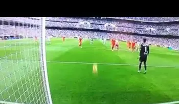 Gran polémica en la Red por un tanto "de pillo" del Real Madrid