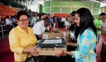 MINERD entrega más de mil laptops a maestros