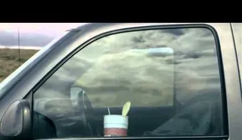 Ã?l perdió sus brazos en un accidente y hoy es capaz de controlar las prótesis solo con su mente 