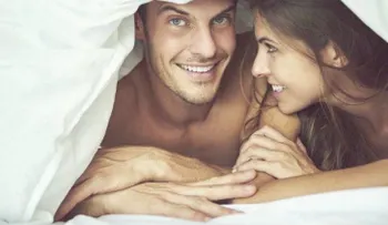 Hacer estas cosas antes de ir a la cama puede salvar tu relación