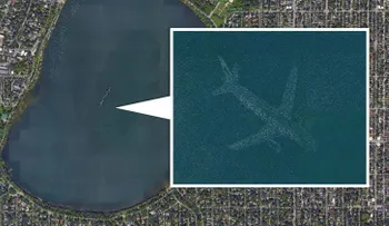 ¿Qué es la imagen de un avión intacto en el fondo de un lago detectada por Google Earth?