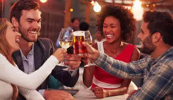 Bajas de peso; duermes mejor; mejora músculos y tu piel se ve más sana, si deja de beber alcohol 