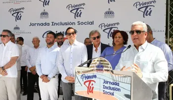 Gobierno supervisa avances desarrollo turístico de Pedernales; se reúne con autoridades y comunitarios