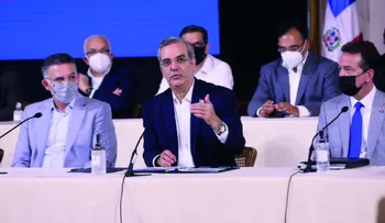 Gobierno congelará por un mes precios combustibles