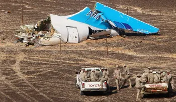 ¿Qué significa si confirman que ISIS puso una bomba en el avión ruso?