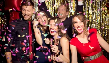 ¿Te vas de fiesta en Año Nuevo? ¡Cuida tus redes sociales!