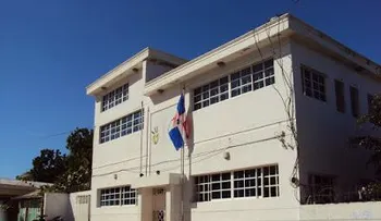 Incendio afecta local de Conani en Barahona; niños son evacuados