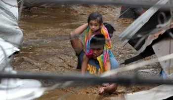 Tormenta tropical deja decenas de muertos en Filipinas