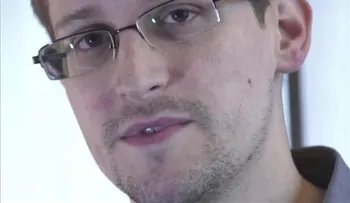 Precandidato a presidente de EEUU pide a Twitter que cierre cuenta a Snowden