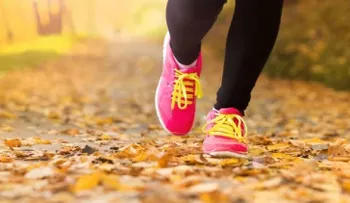Caminar rápido puede ayudarte a vencer la celulitis 