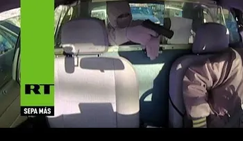 Karma instantáneo: Atraca a un taxista sin darse cuenta de lo que pasa detrás