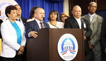 Gobierno promete pagar incentivos a personal de salud y aumentar el salario en 2013
