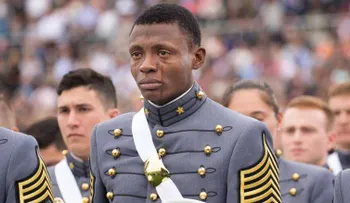 La historia detrás del llanto de un joven haitiano en una academia militar de EE.UU.