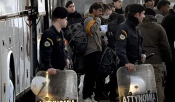 La UE expulsa a los primeros refugiados de vuelta a Turquía