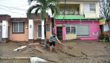 Devastación apocalíptica en Puerto Rico y poca ayuda a la vista
