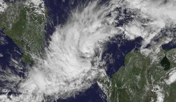 Ciclón tropical Otto ahora es un huracán