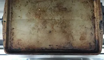 Trucos imperdibles para limpiar los sartenes para el horno