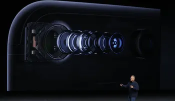 Las cinco tragedias que dieron origen al iPhone