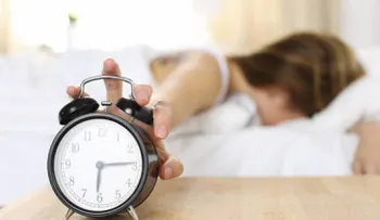 Lo que nunca jamás debes hacer al despertarte