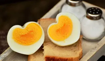 Los huevos aumentan el colesterol; falso. Uno al día no representa ningún riesgo 