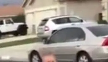 Padre le arrancó un diente al hijo con su audi
