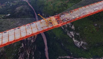No apto para impresionables: espectaculares fotos del puente más alto del mundo