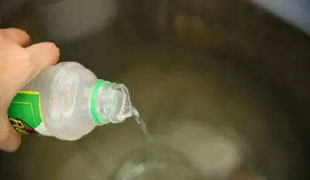Hecha un poco de vinagre a tu lavadora: La razón increíblemente útil