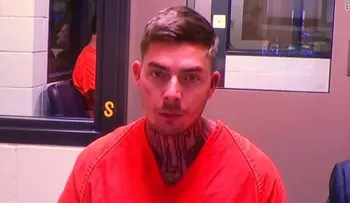 Apuñalan pareja interracial después de besarse en la calle