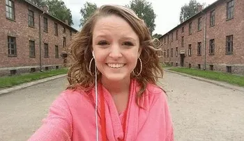 Se hace un «selfie» en Auschwitz e indigna a los usuarios de Twitter 