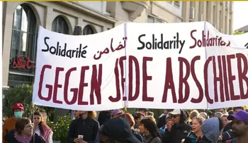 Miles protestan contra el congreso de AfD
