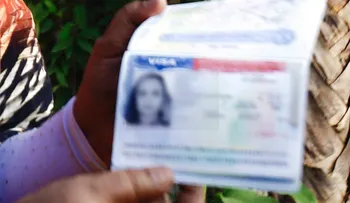 Mexicana devolvió su visa en protesta contra Trump