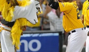 Leones caen ante Toros, pero mantienen primer lugar, por derrota de las Aguilas frente al Licey