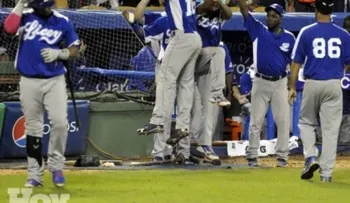 Licey derrota 4-1 a las Águilas