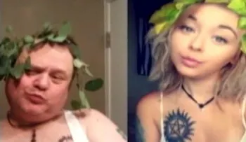 Padre recrea de forma graciosa las selfies sexis de su hija