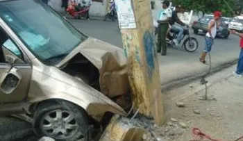 Hombre muere al chocar motocicleta con jeep en comunidad de Valverde