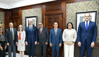 Estudiantes de secundaria dominicanos recibirán carné de aprendizaje para conducir a partir de 2026-2027