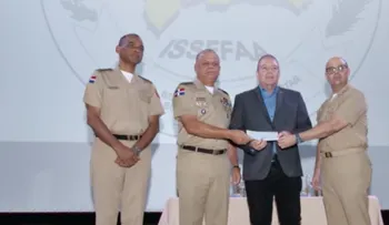 Defensa inicia entrega "Cheque Sueldo por Año" a militares retirados