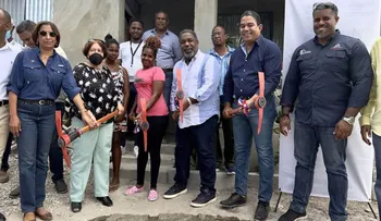 Gobierno inicia reparación de varias viviendas en Barahona